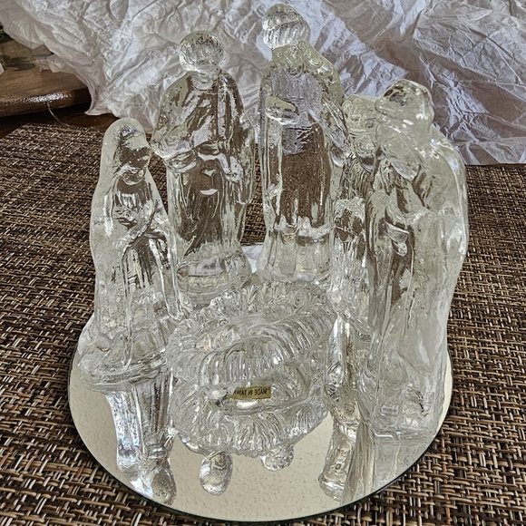 Vintage 7 Piece Glass Nativity with Mirror in Original Box - Picture 5 of 6